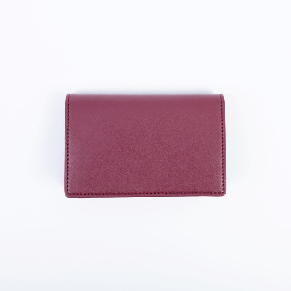 Accessoire de petite maroquinerie végane : porte-monnaie femme élégant, doublure recyclée, fabrication respectueuse de l’environnement.