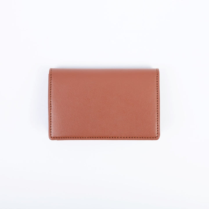 Ashoka Paris présente ce porte-monnaie femme durable : matière Apple Skin, design sobre et chic, fabriqué dans des ateliers responsables.