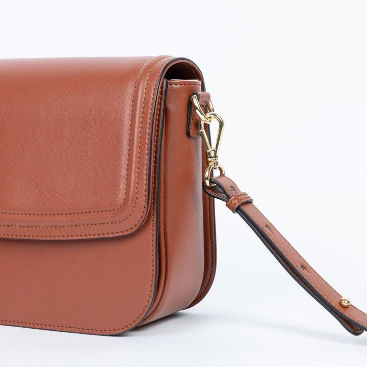 Brigitte camel - le sac vegan pour femme signé Ashoka Paris, parfait mélange de style intemporel et d’engagement responsable