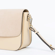 Charger l&#39;image dans la galerie, Sac vegan Brigitte Oxymore Bambou Sable – détail couture et bandoulière