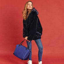 Charger l&#39;image dans la galerie, Sac vegan pour femme Apple Skin et Nylon recyclé bleu marine Journey Kromatik , sans cuir, éthique, écoresponsable, écologique, recyclé et sans cruauté