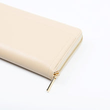 Load image into Gallery viewer, Portefeuille compagnon femme, pratique avec multiples rangements, vegan et fabriqué au Portugal.