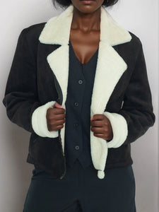 veste style bombardier court noire avec doublure sherpa écru