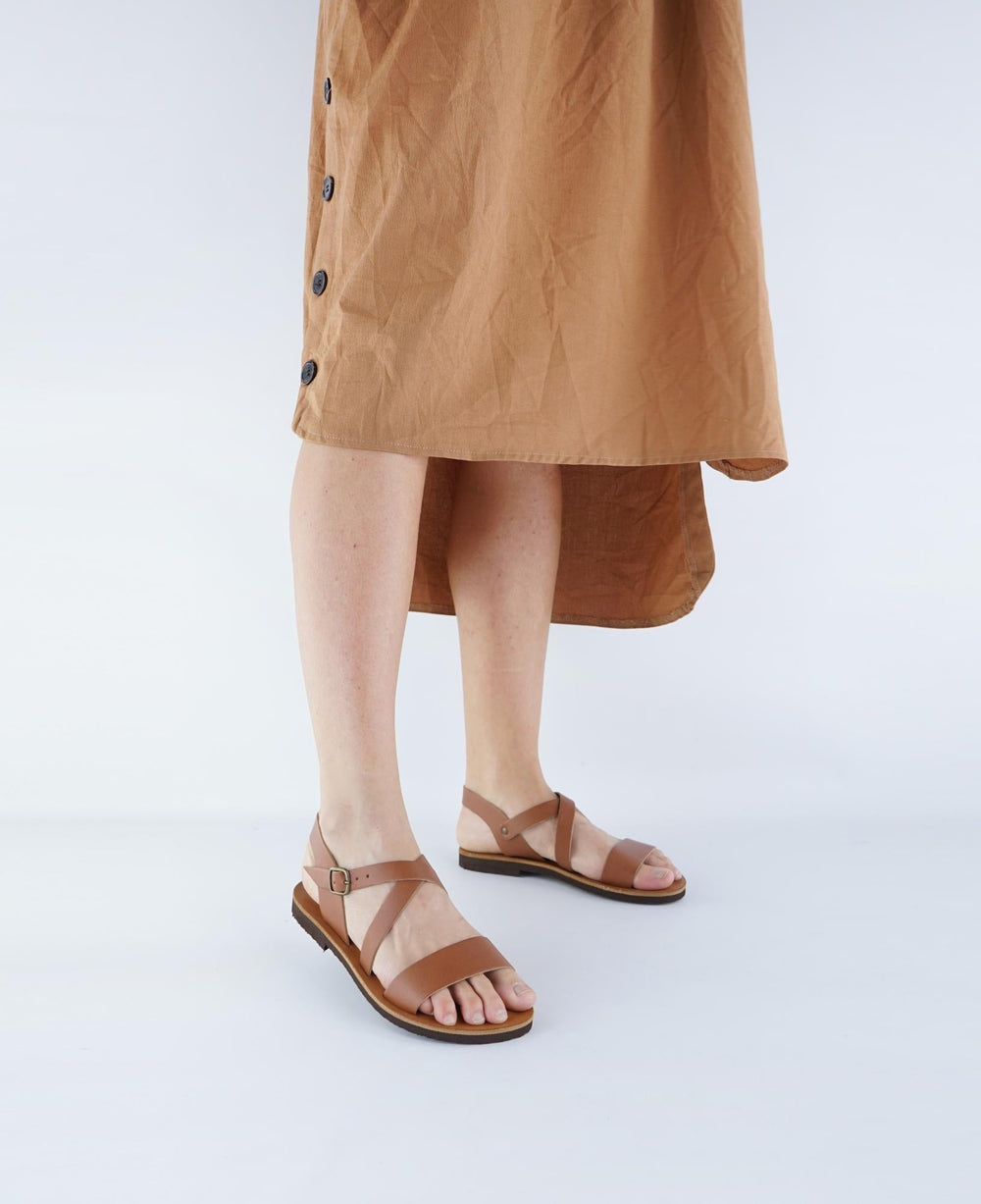 sandales plate en cuir vegan marron