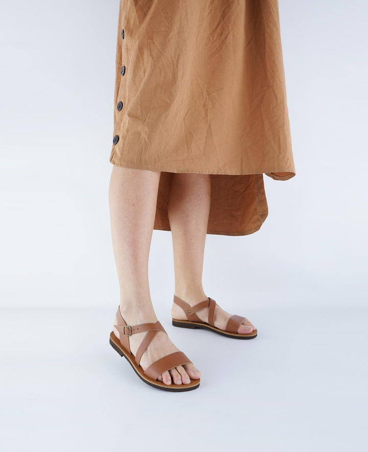 sandales plate en cuir vegan marron
