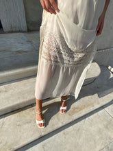 Load image into Gallery viewer, sandales à talons blanches en cuir vegan Mariag