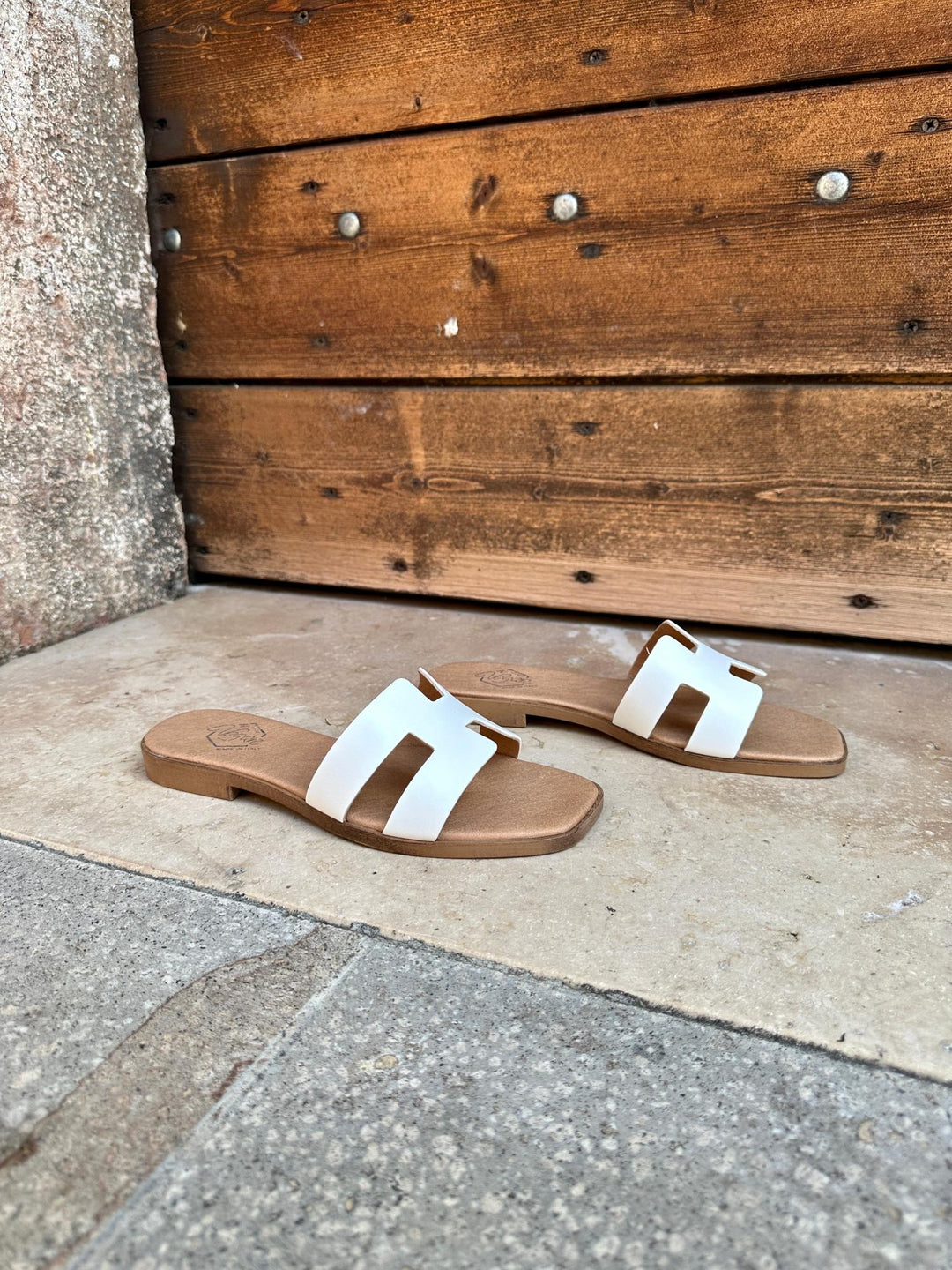 sandales mules blanche en cuir vegan