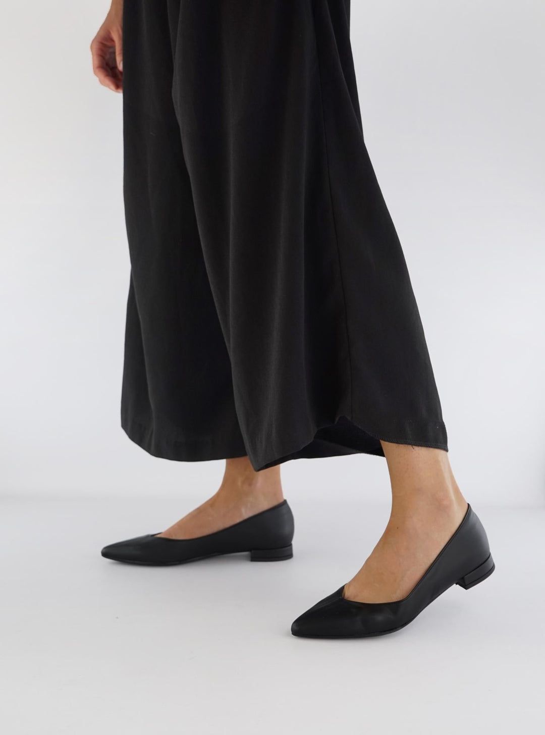 ballerines noires à bout pointu en cuir vegan