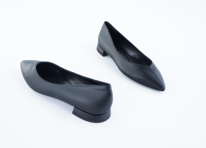 ballerines noires à bout pointu en cuir vegan