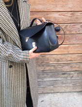 Load image into Gallery viewer, sac en cuir vegan de pomme noir