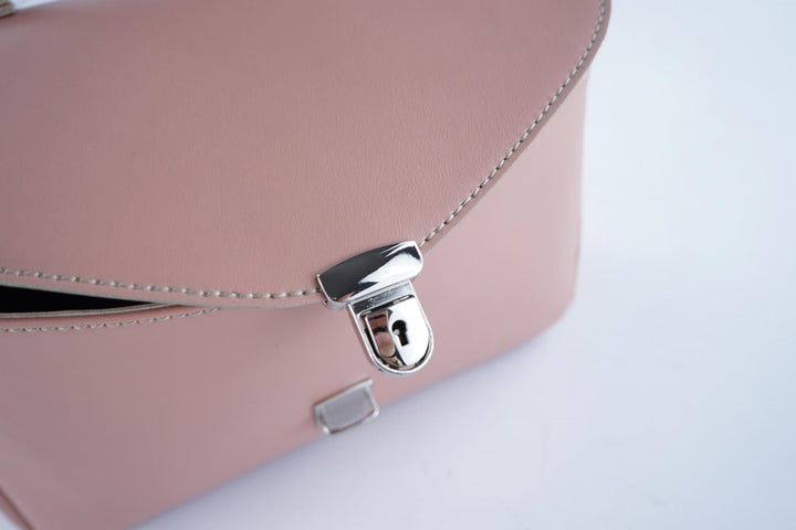 sac à main rose en cuir vegan de pomme