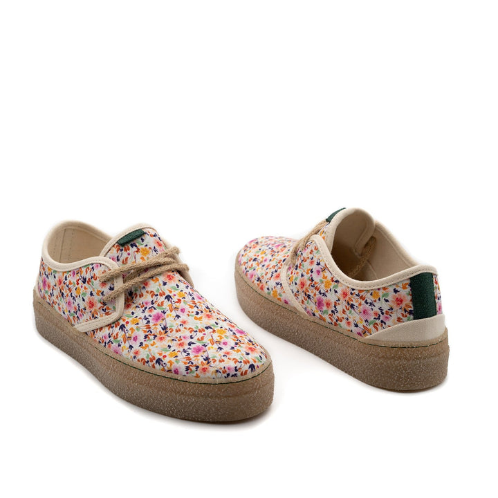 Vegan shoe of recycled plastic printed with white flowers - VESICA PISCIS FOOTWEAR