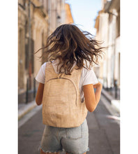 Charger l&#39;image dans la galerie, crocodile skin cork Arsayo backpack with a woman model
