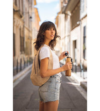 Charger l&#39;image dans la galerie, crocodile skin cork Arsayo backpack with a woman model