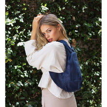 Charger l&#39;image dans la galerie, photo of the blue navy Arsayo  backpack with a woman model