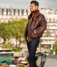 Charger l&#39;image dans la galerie, Blouson aviateur marron, vegan pour homme, Roland, sans cuir, intérieur doublé de fourrure synthétique made in France, fabriqué à Paris, matière italienne, écoresponsable, éthique, écologique, Peta approved et Animal free.