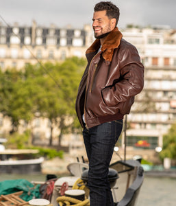 Blouson aviateur marron, vegan pour homme, Roland, sans cuir, intérieur doublé de fourrure synthétique made in France, fabriqué à Paris, matière italienne, écoresponsable, éthique, écologique, Peta approved et Animal free.