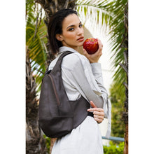 Charger l&#39;image dans la galerie, Arsayo bag - Apple skin DARK BROWN