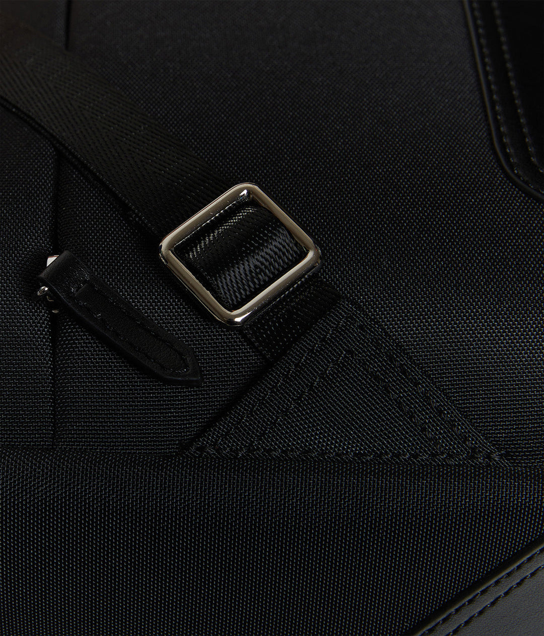 Sac à dos vegan pour femme Lively Apple Skin et nylon recyclé noir sans cuir, éthique, écoresponsable, écologique, recyclé et sans cruauté