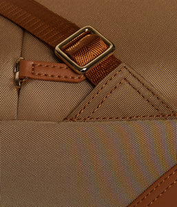 Sac à dos vegan pour femme et homme Lively Apple Skin et nylon recyclé caramel sans cuir, éthique, écoresponsable, écologique, recyclé et sans cruauté