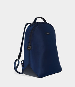 Sac à dos vegan pour femme et homme Lively Apple Skin et nylon recyclé bleu marine sans cuir, éthique, écoresponsable, écologique, recyclé et sans cruauté