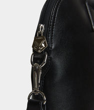 Load image into Gallery viewer, Porte-documents similicuir vegan pour femme City Apple Skin noir,  sans cuir,  éthique, écoresponsable, écologique, recyclé et sans cruauté.