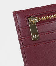 Load image into Gallery viewer, Porte-cartes vegan Apple Skin zippé bordeaux, Haute maroquinerie végane
