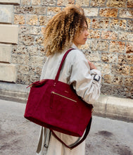 Load image into Gallery viewer, Sac Cabas Mia bordeaux vegan éthique et éco-responsable - Haute Maroquinerie vegan