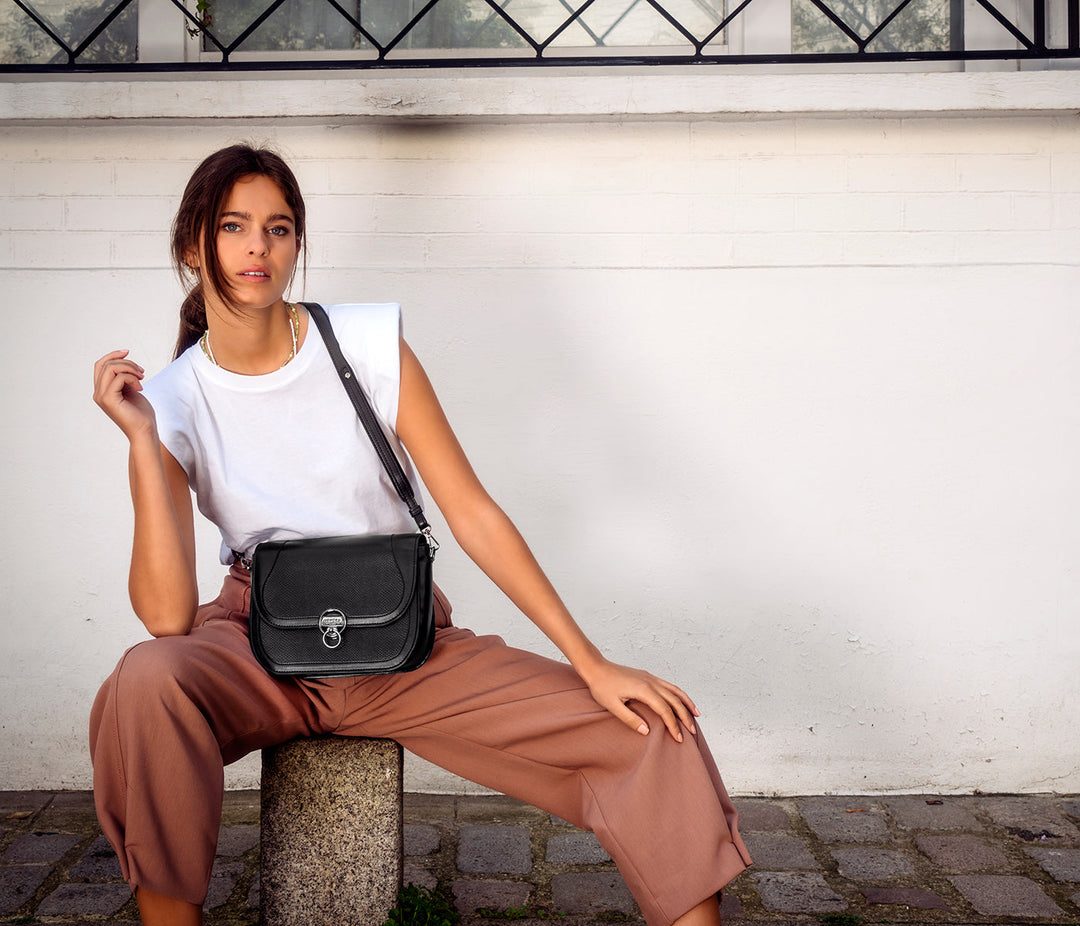 Sac à main Apple Skin Marilyn Amazone Lézard noir face avant, sans cuir, éthique, écoresponsable, écologique, recyclé et sans cruauté.