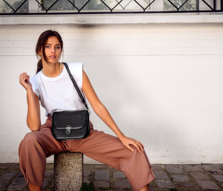 Sac à main Apple Skin Marilyn Amazone Lézard noir face avant, sans cuir, éthique, écoresponsable, écologique, recyclé et sans cruauté.
