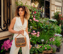 Charger l&#39;image dans la galerie, Sac à main Marilyn Amazone Léopard caramel Apple Skin, sans cuir, éthique, écoresponsable, écologique, recyclé et sans cruauté.
