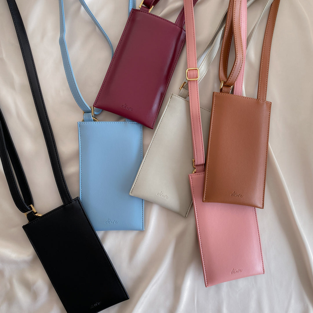 pochette de téléphone en cuir vegan de pomme marron