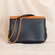 Load image into Gallery viewer, sac à main en cuir vegan de pomme couleur marine camel et blanc marque Alénore
