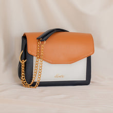 Load image into Gallery viewer, sac à main en cuir vegan de pomme couleur marine camel et blanc marque Alénore