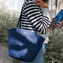 Charger l&#39;image dans la galerie, Sac vegan cabas bleu marine