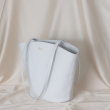 Load image into Gallery viewer, sac vegan forme cabas blanc