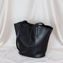 Load image into Gallery viewer, sac vegan noir effet croco