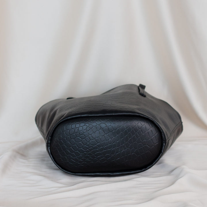 Grand sac en cuir vegan noir effet crocodile Alénore