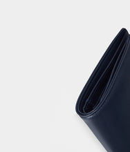 Load image into Gallery viewer, Portefeuille vegan Apple Skin homme bleu marine, sans cuir, Haute maroquinerie végane