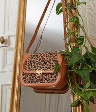 Charger l&#39;image dans la galerie, Sac à main Marilyn Amazone Léopard caramel Apple Skin, sans cuir, éthique, écoresponsable, écologique, recyclé et sans cruauté.