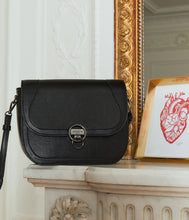 Charger l&#39;image dans la galerie, Sac à main Apple Skin Marilyn Amazone Lézard noir, sans cuir, éthique, écoresponsable, écologique, recyclé et sans cruauté.