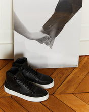 Load image into Gallery viewer, Sneaker Matéo montante biosourcée &amp; recyclée noire - Tennis éthique, écoresponsable et vegan