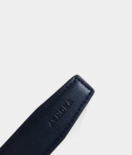 Charger l&#39;image dans la galerie, Ceinture homme vegan réversible Apple Skin, Haute maroquinerie végane
