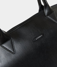 Load image into Gallery viewer, Sac cabas vegan pour femme Jolly Apple Skin noir sans cuir, éthique, écoresponsable, écologique, recyclé et sans cruauté