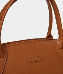 Sac à main similicuir vegan pour femme Pretty Full Apple Skin caramel sans cuir, éthique, écoresponsable, écologique, recyclé et sans cruauté.