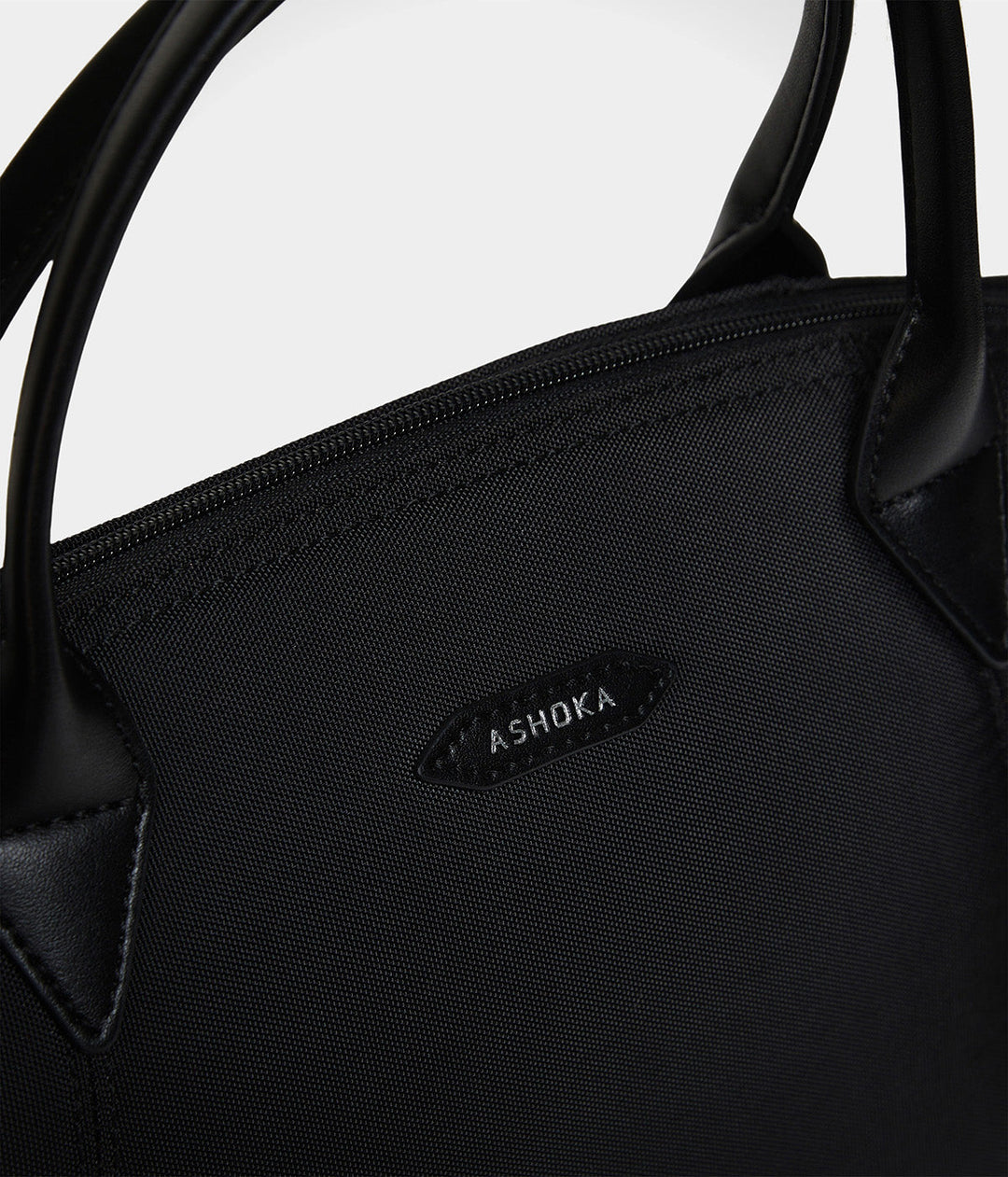 Sac à main vegan pour femme Pretty Apple Skin et Nylon recyclé noir sans cuir, éthique, écoresponsable, écologique, recyclé et sans cruauté