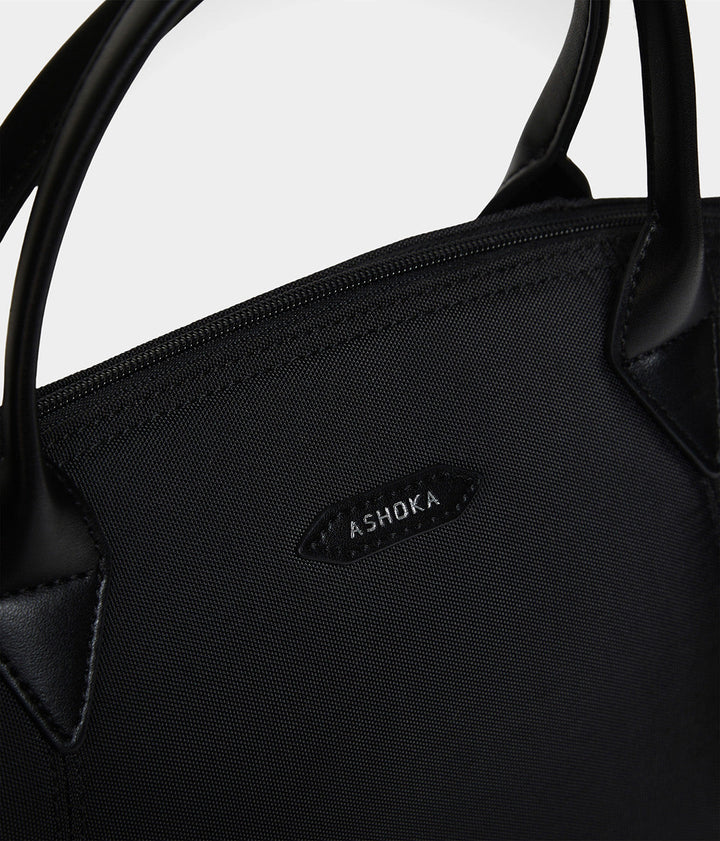 Sac à main vegan pour femme Pretty Apple Skin et Nylon recyclé noir sans cuir, éthique, écoresponsable, écologique, recyclé et sans cruauté