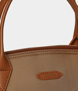 Sac à main vegan pour femme Pretty Apple Skin et Nylon recyclé caramel sans cuir, éthique, écoresponsable, écologique, recyclé et sans cruauté