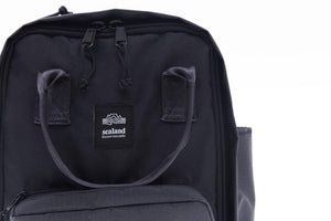 Sac à dos noir upcycling