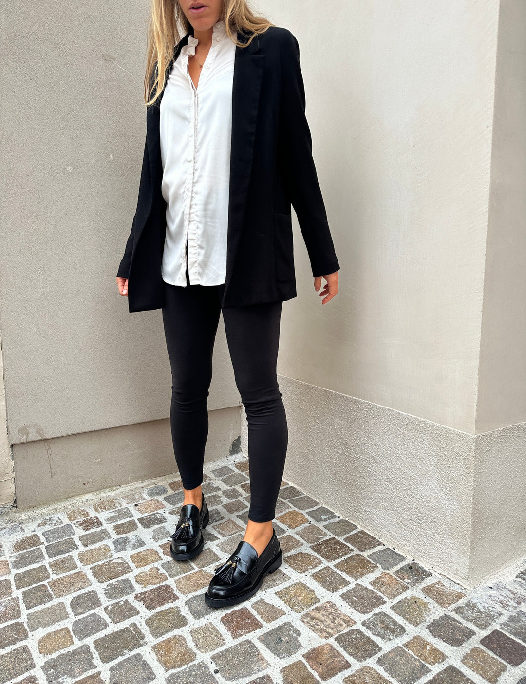 mocassin noir vegan avec pompom